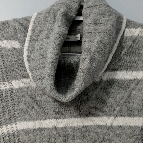 Reitmans Long Sweater - Picture 6 of 12
